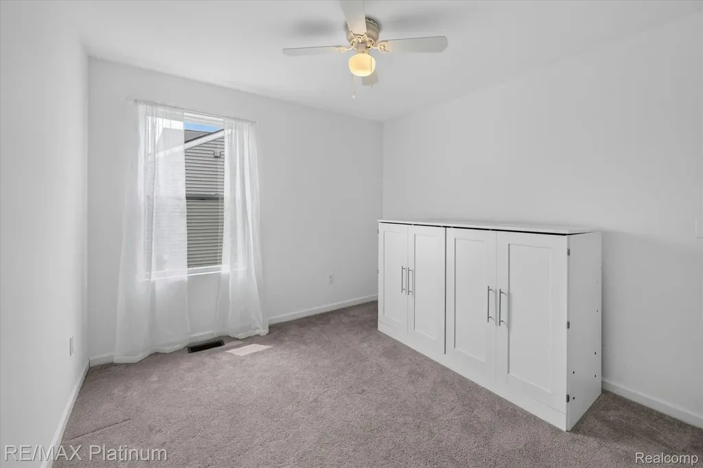 10324 Swan Lake Circle Ypsilanti City MI 48197