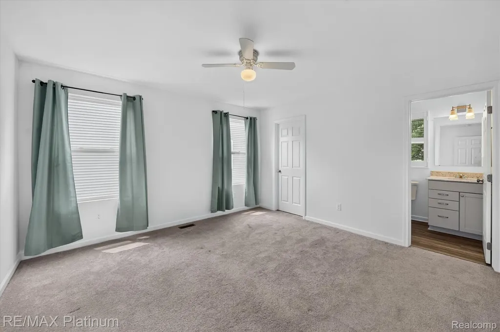 10324 Swan Lake Circle Ypsilanti City MI 48197