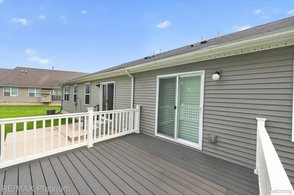 10324 Swan Lake Circle Ypsilanti City MI 48197