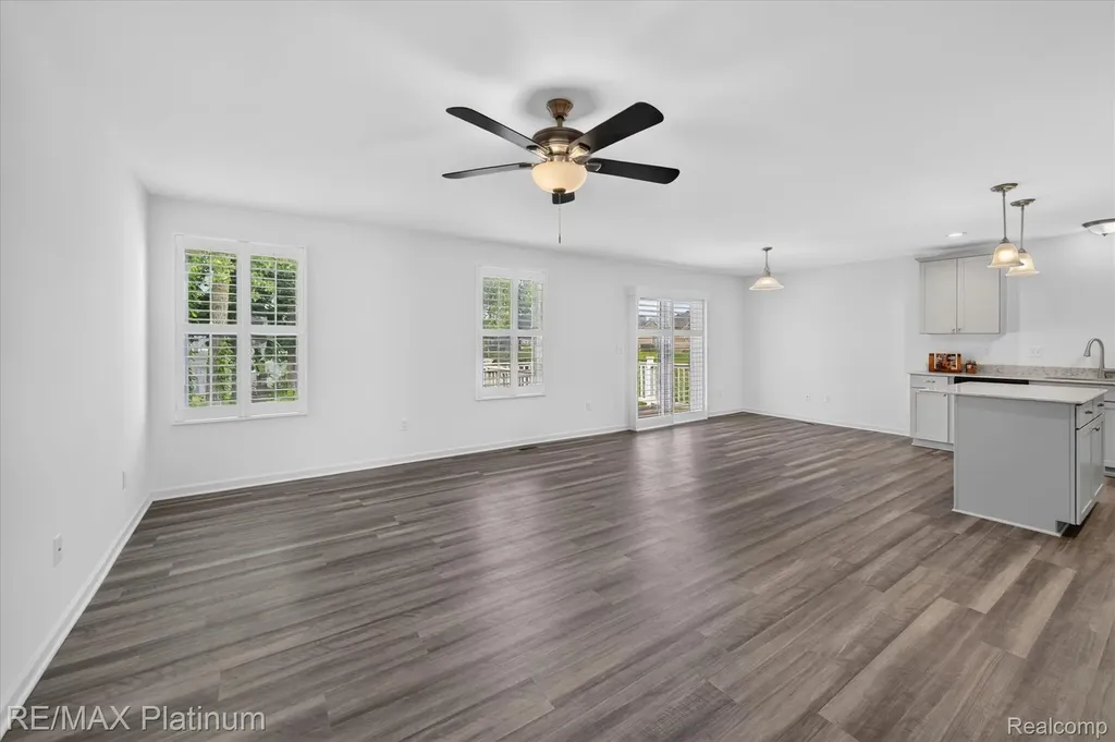 10324 Swan Lake Circle Ypsilanti City MI 48197