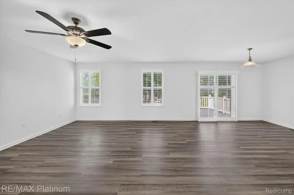10324 Swan Lake Circle Ypsilanti City MI 48197