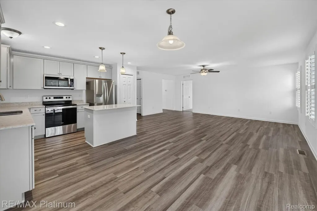 10324 Swan Lake Circle Ypsilanti City MI 48197