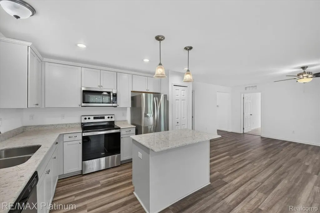 10324 Swan Lake Circle Ypsilanti City MI 48197