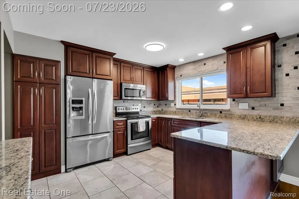 5063 Abington Drive Troy City MI 48085