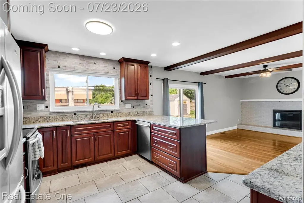 5063 Abington Drive Troy City MI 48085