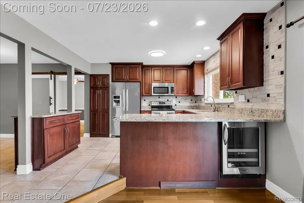 5063 Abington Drive Troy City MI 48085