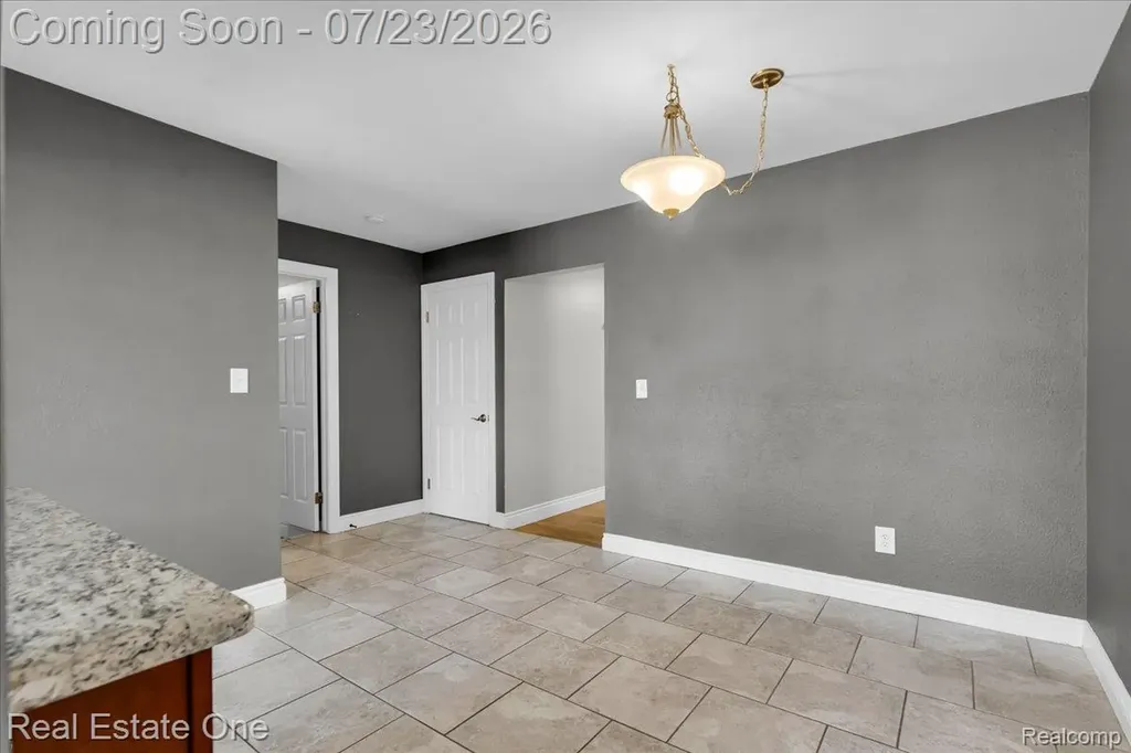 5063 Abington Drive Troy City MI 48085