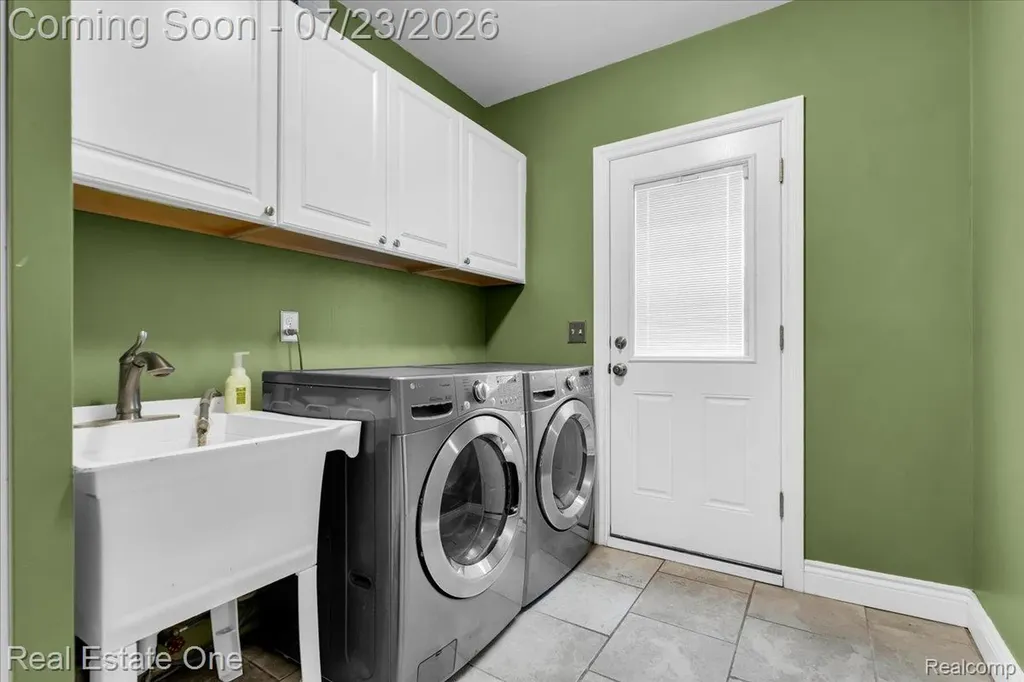 5063 Abington Drive Troy City MI 48085