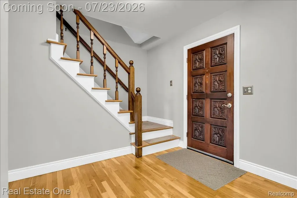 5063 Abington Drive Troy City MI 48085
