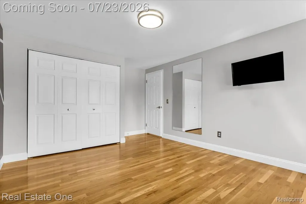 5063 Abington Drive Troy City MI 48085