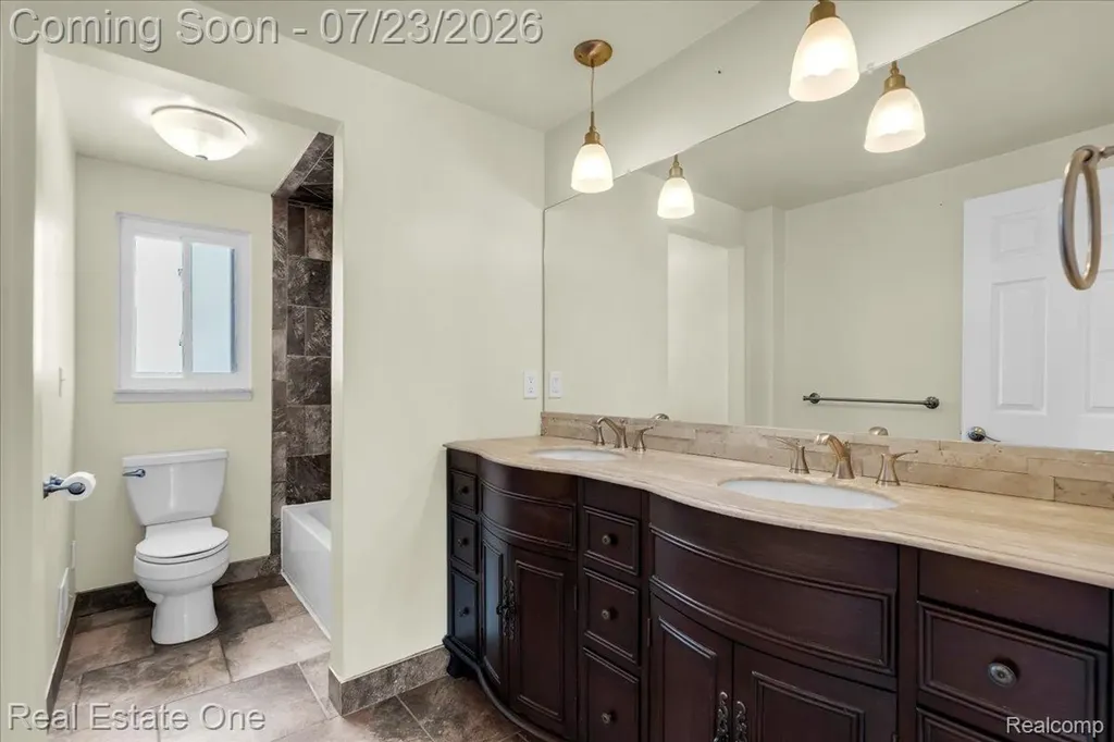 5063 Abington Drive Troy City MI 48085