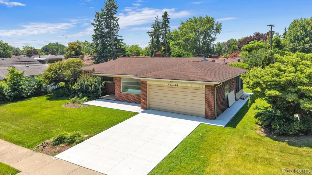 26327 Woodworth Circle Dearborn Heights City MI 48127