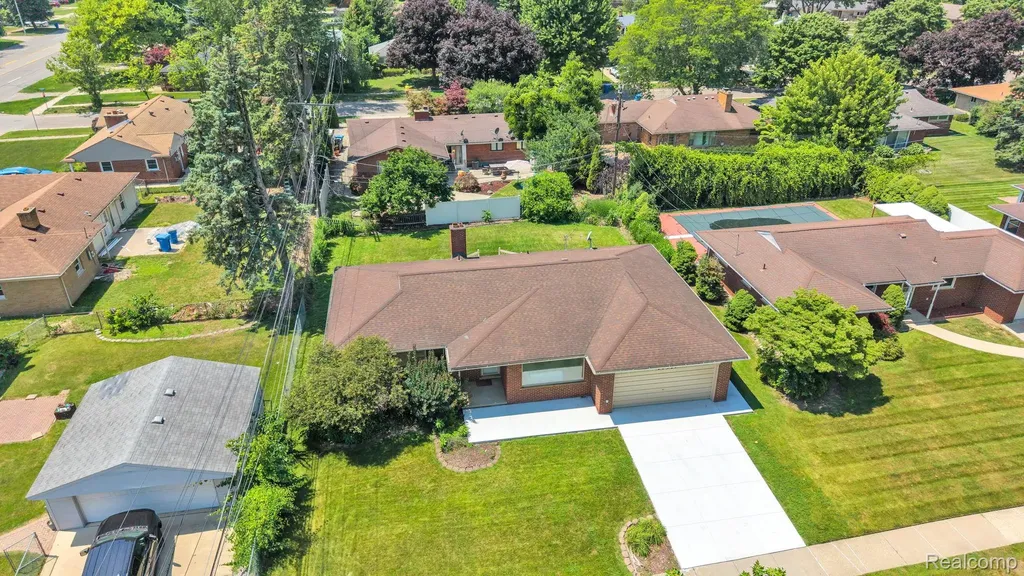 26327 Woodworth Circle Dearborn Heights City MI 48127