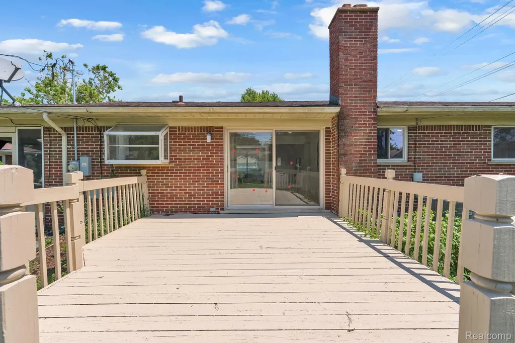 26327 Woodworth Circle Dearborn Heights City MI 48127