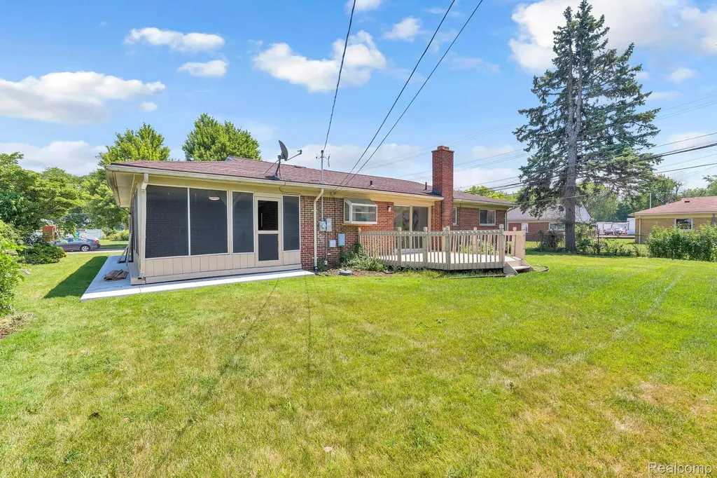 26327 Woodworth Circle Dearborn Heights City MI 48127