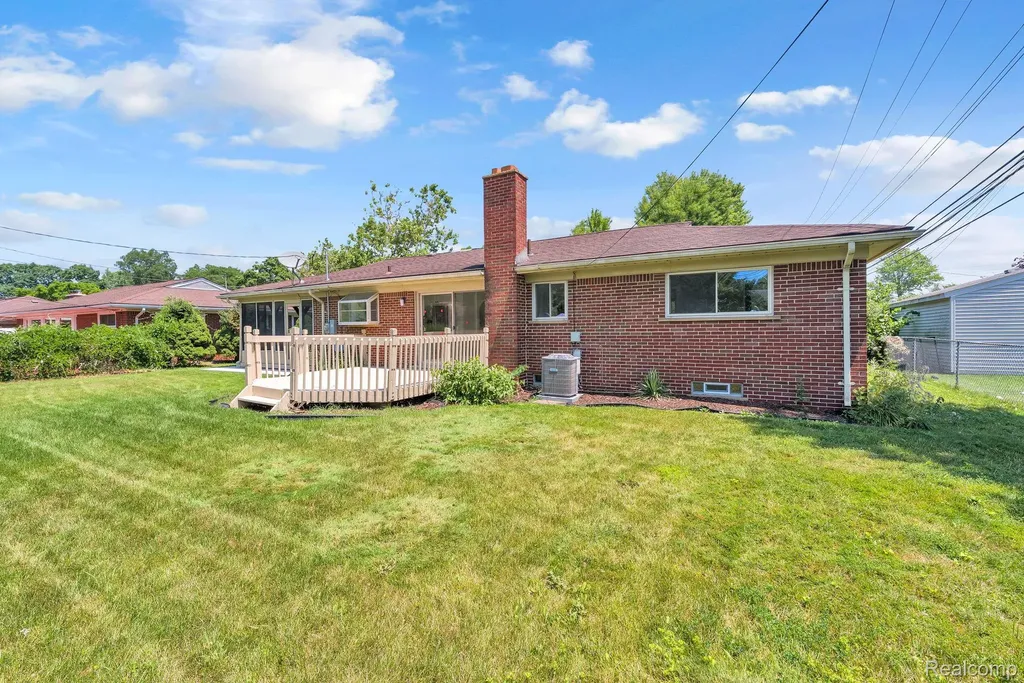 26327 Woodworth Circle Dearborn Heights City MI 48127
