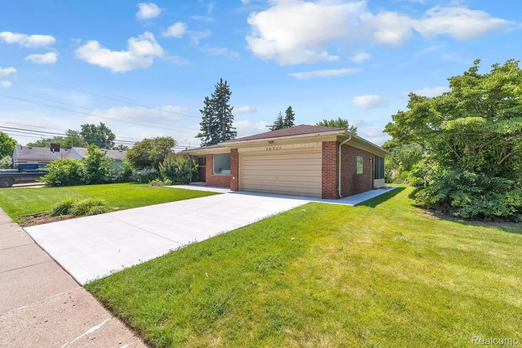 26327 Woodworth Circle Dearborn Heights City MI 48127