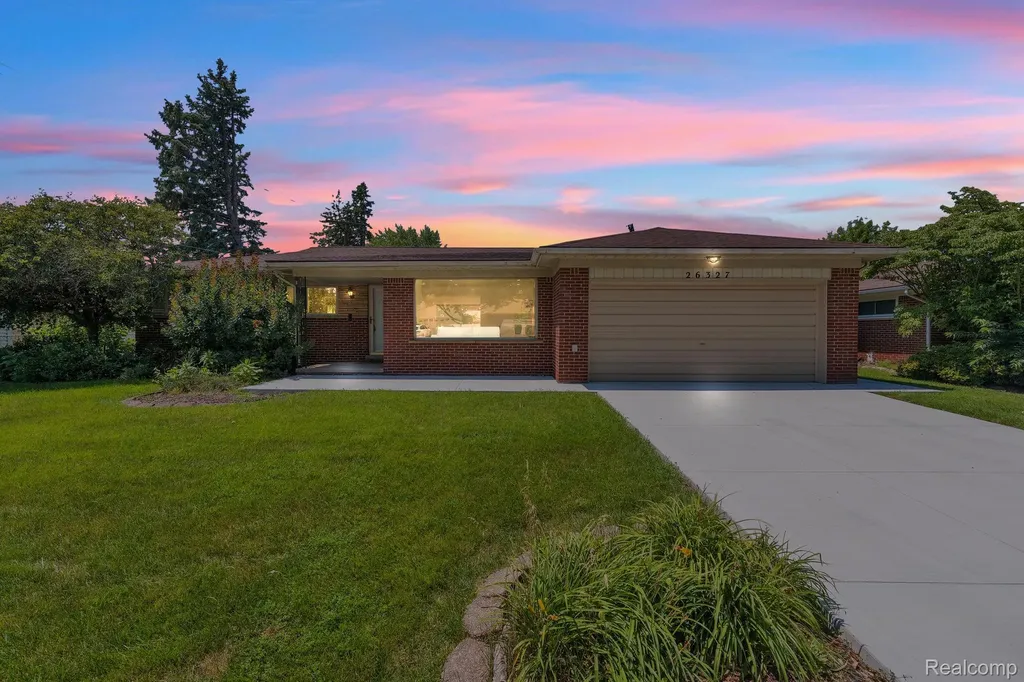 26327 Woodworth Circle Dearborn Heights City MI 48127