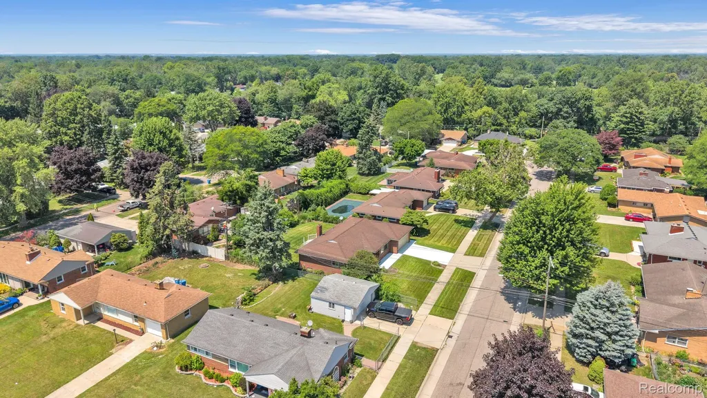 26327 Woodworth Circle Dearborn Heights City MI 48127