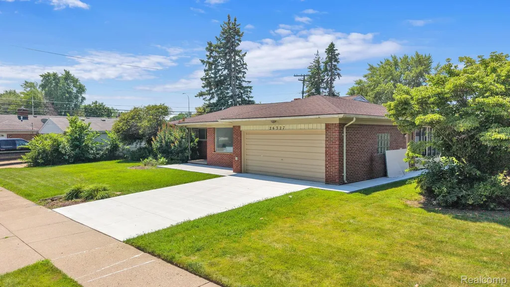26327 Woodworth Circle Dearborn Heights City MI 48127
