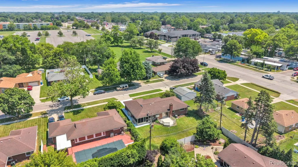 26327 Woodworth Circle Dearborn Heights City MI 48127