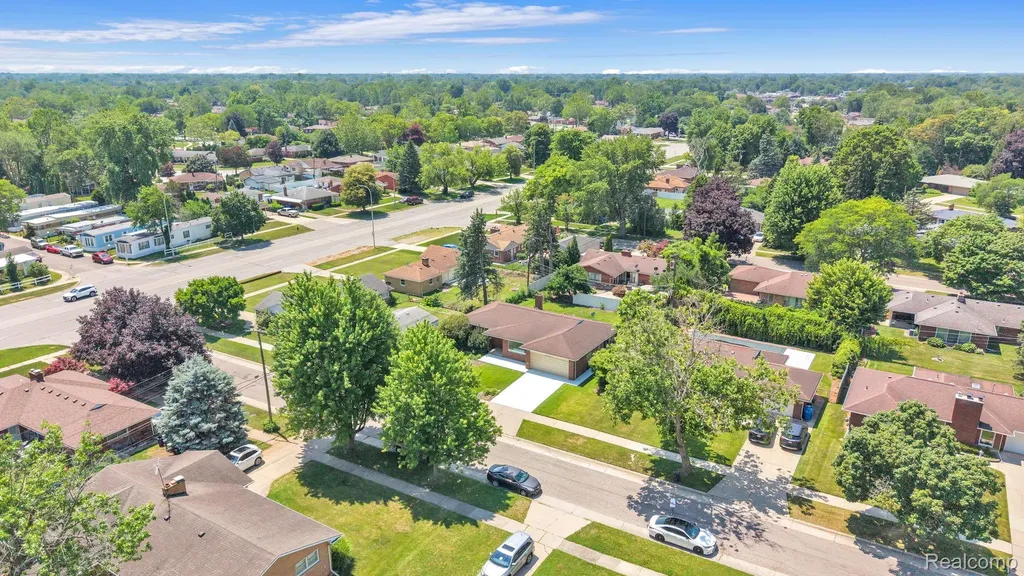 26327 Woodworth Circle Dearborn Heights City MI 48127