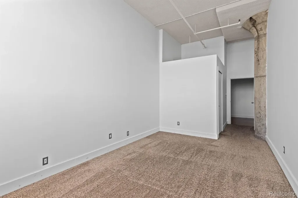 6533 E Jefferson Avenue Detroit City MI 48207