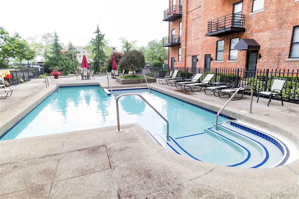6533 E Jefferson Avenue Detroit City MI 48207