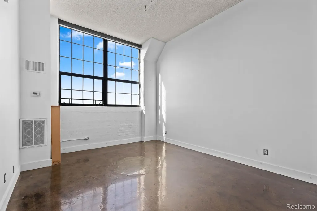 6533 E Jefferson Avenue Detroit City MI 48207