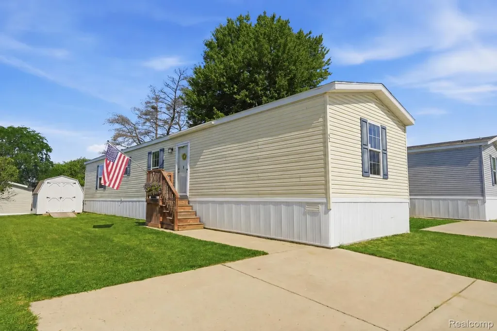 92 Normandy Drive Howell City MI 48843