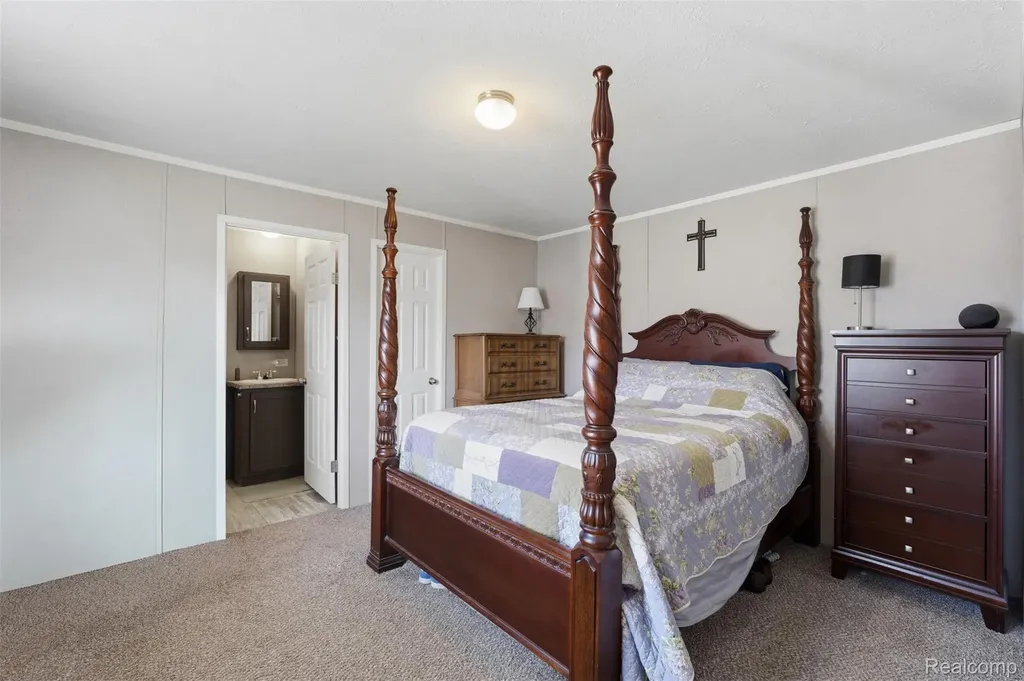 92 Normandy Drive Howell City MI 48843
