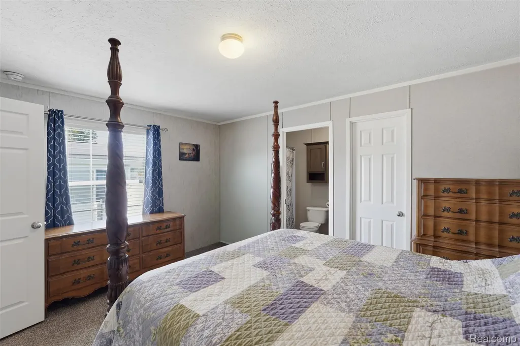 92 Normandy Drive Howell City MI 48843
