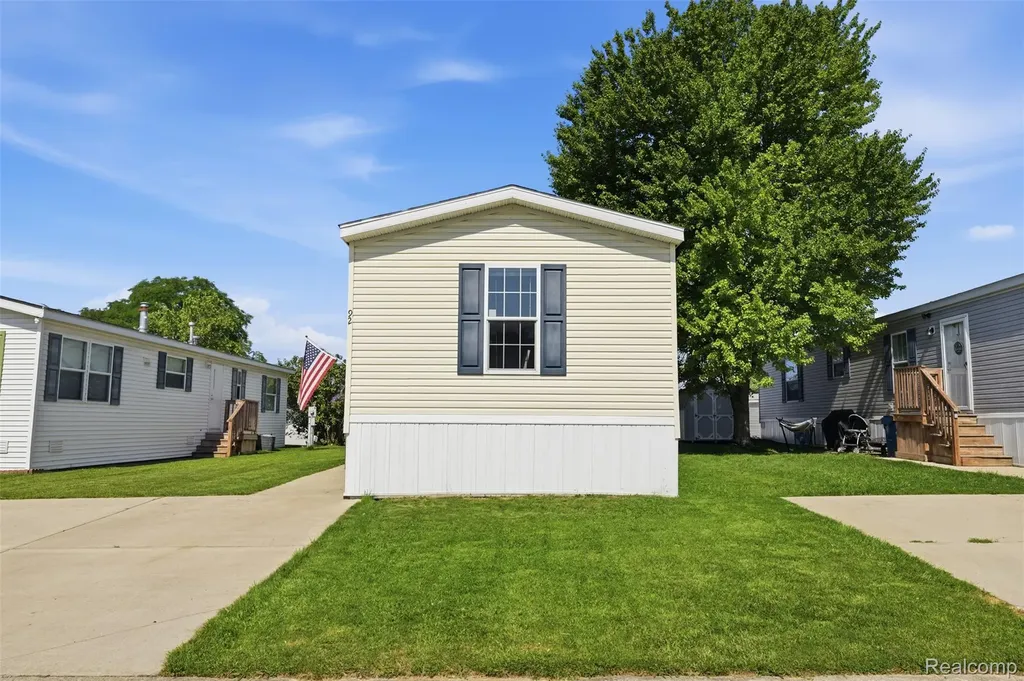 92 Normandy Drive Howell City MI 48843