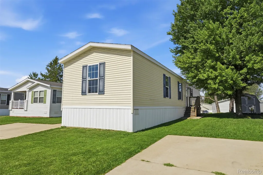 92 Normandy Drive Howell City MI 48843