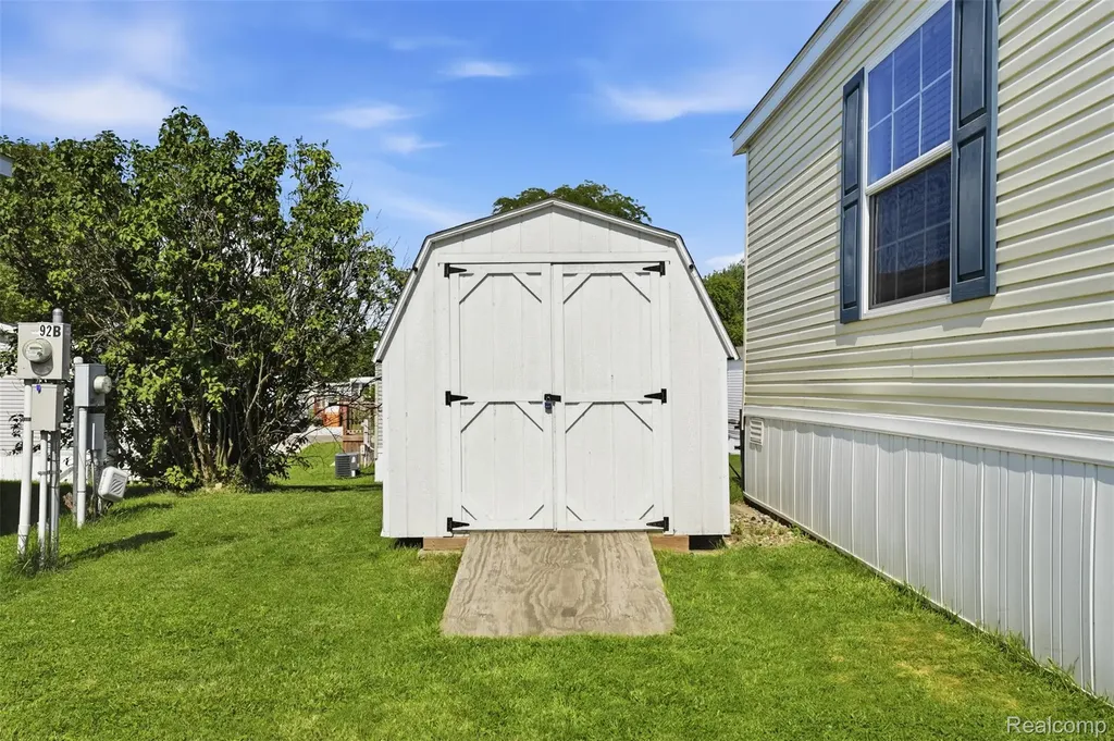 92 Normandy Drive Howell City MI 48843