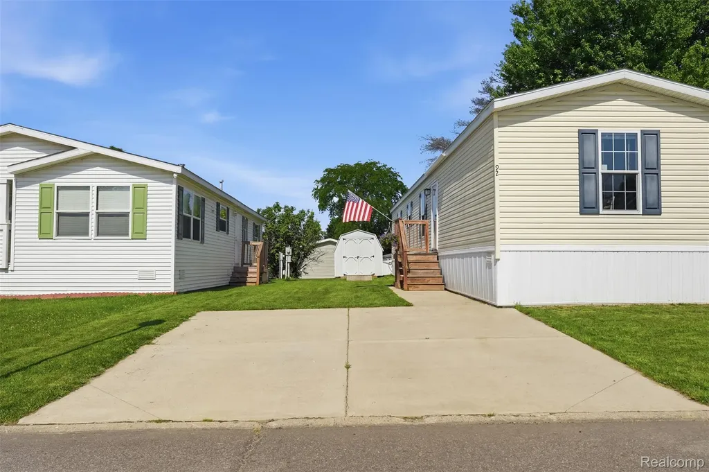 92 Normandy Drive Howell City MI 48843