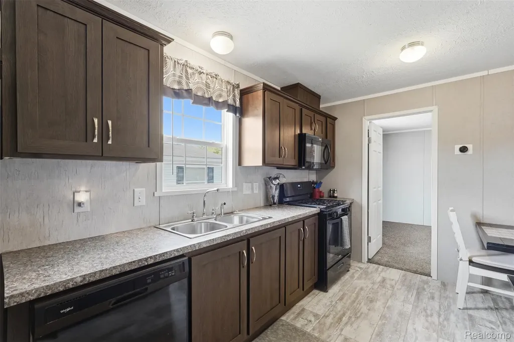 92 Normandy Drive Howell City MI 48843