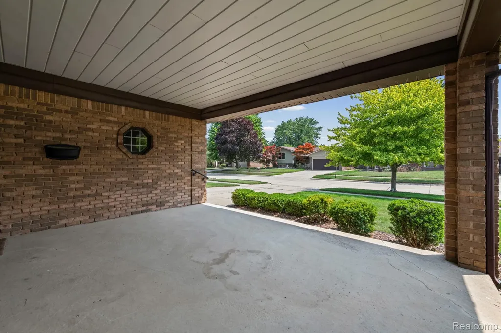 21580 Georgetown Road Woodhaven City MI 48183