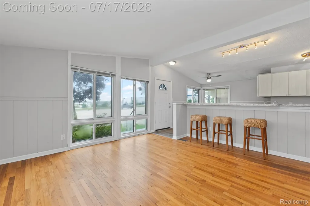 1271 Featherstone Road Pontiac City MI 48342