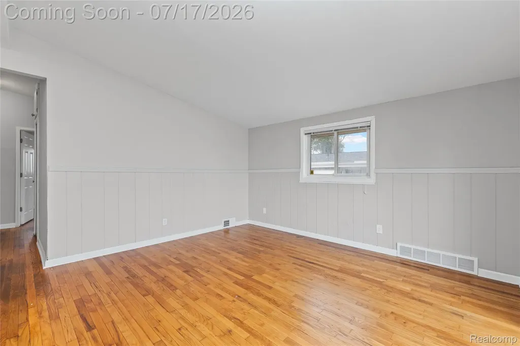 1271 Featherstone Road Pontiac City MI 48342