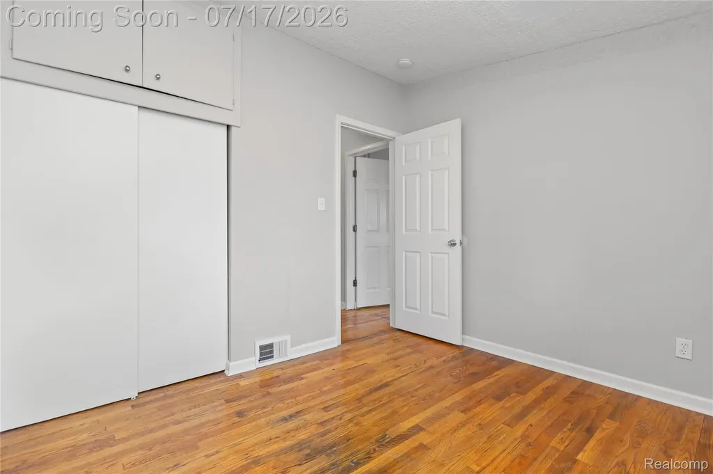 1271 Featherstone Road Pontiac City MI 48342