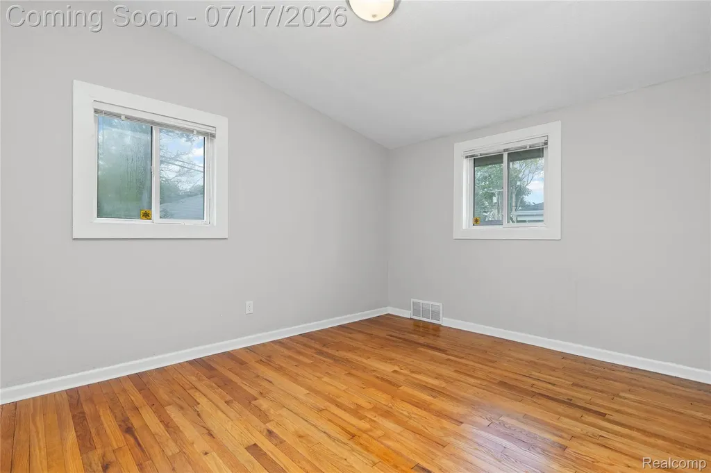 1271 Featherstone Road Pontiac City MI 48342