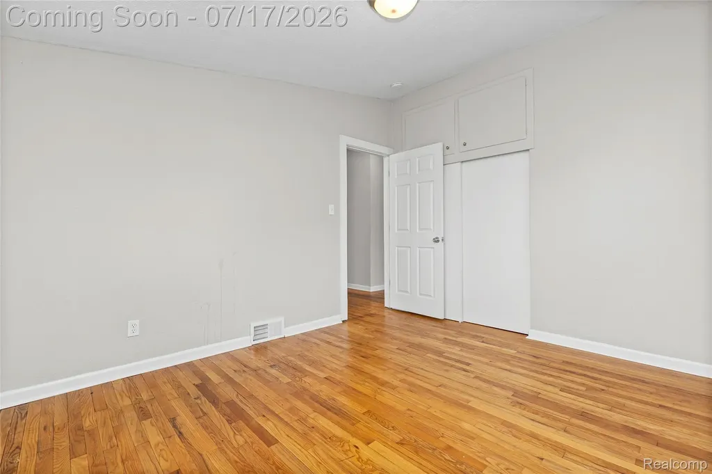 1271 Featherstone Road Pontiac City MI 48342