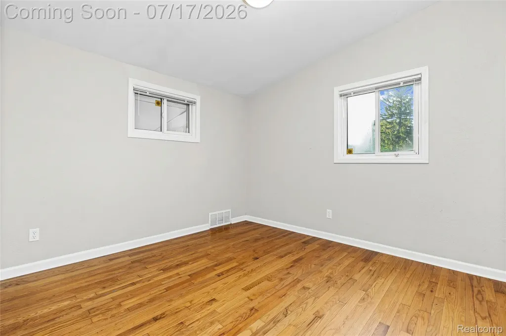 1271 Featherstone Road Pontiac City MI 48342