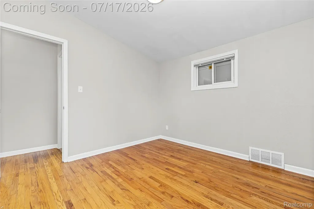 1271 Featherstone Road Pontiac City MI 48342