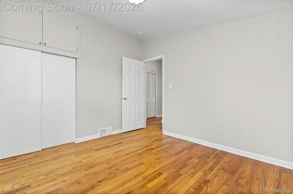 1271 Featherstone Road Pontiac City MI 48342