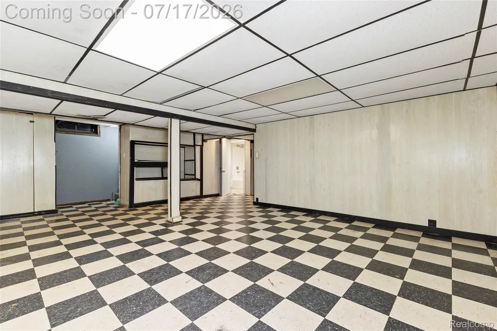 1271 Featherstone Road Pontiac City MI 48342