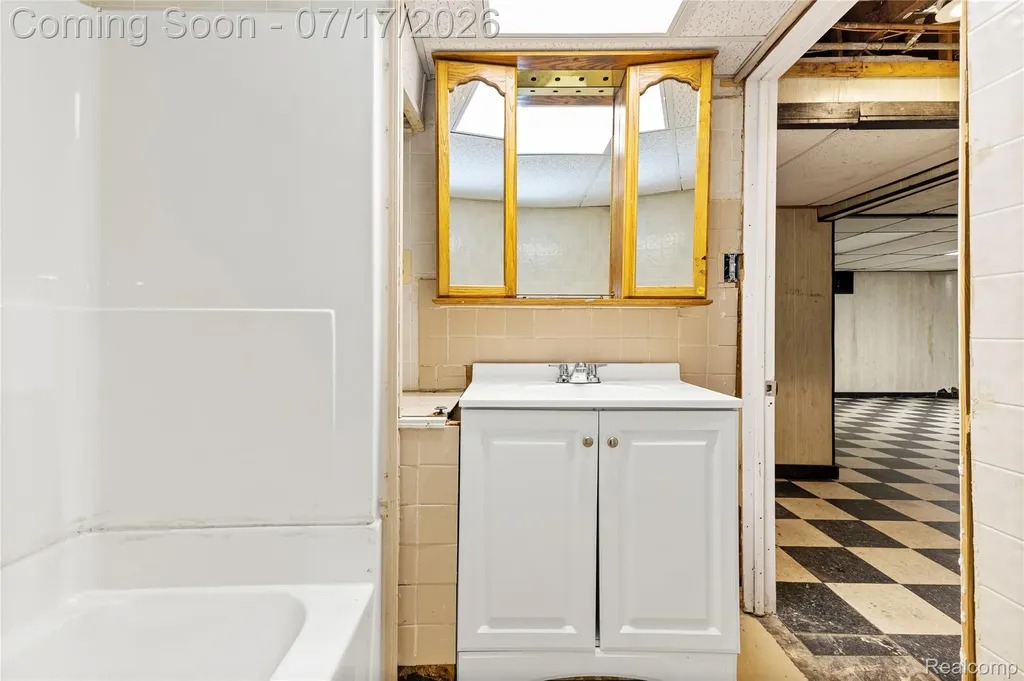 1271 Featherstone Road Pontiac City MI 48342