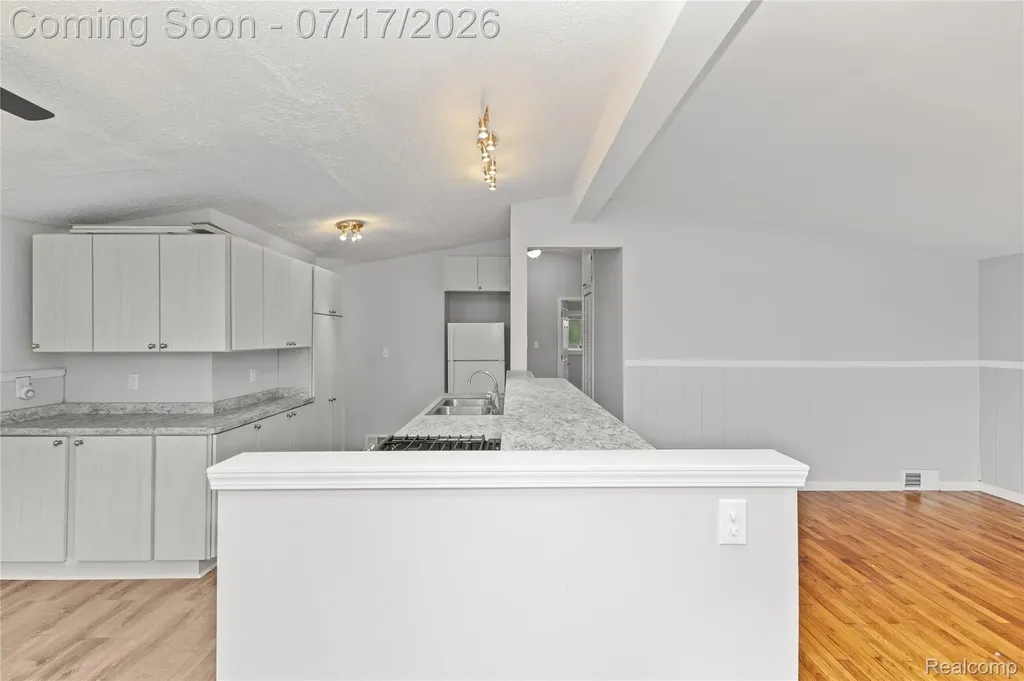 1271 Featherstone Road Pontiac City MI 48342