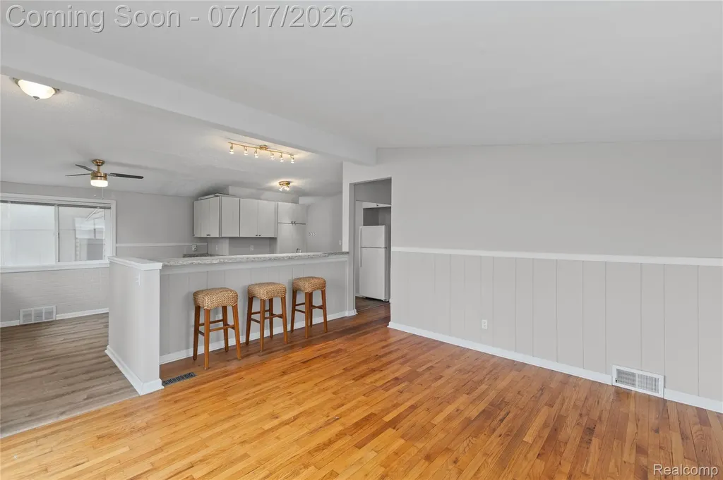 1271 Featherstone Road Pontiac City MI 48342